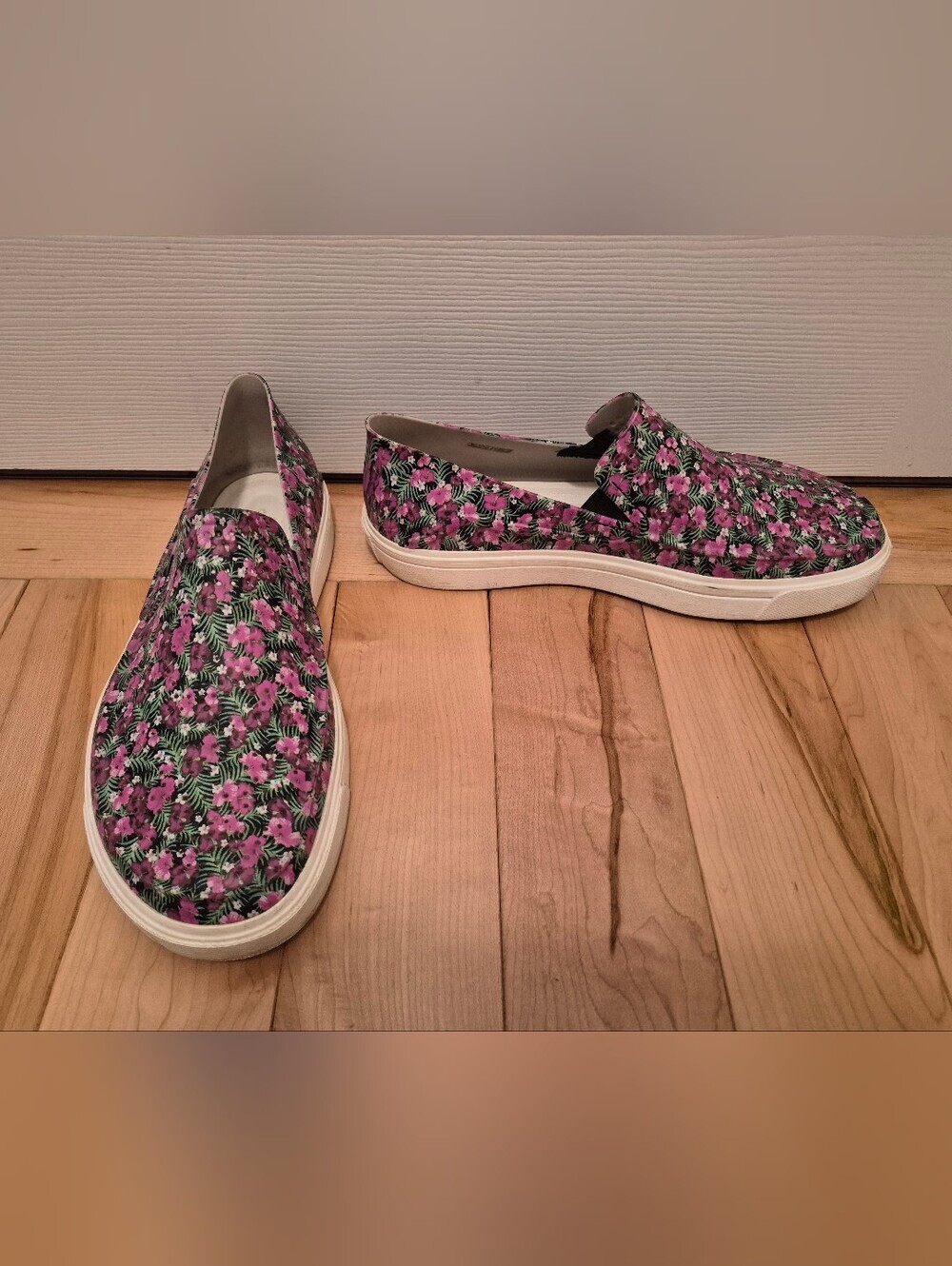 Crocs women's size 10 Citilane Roka slip on sneakers